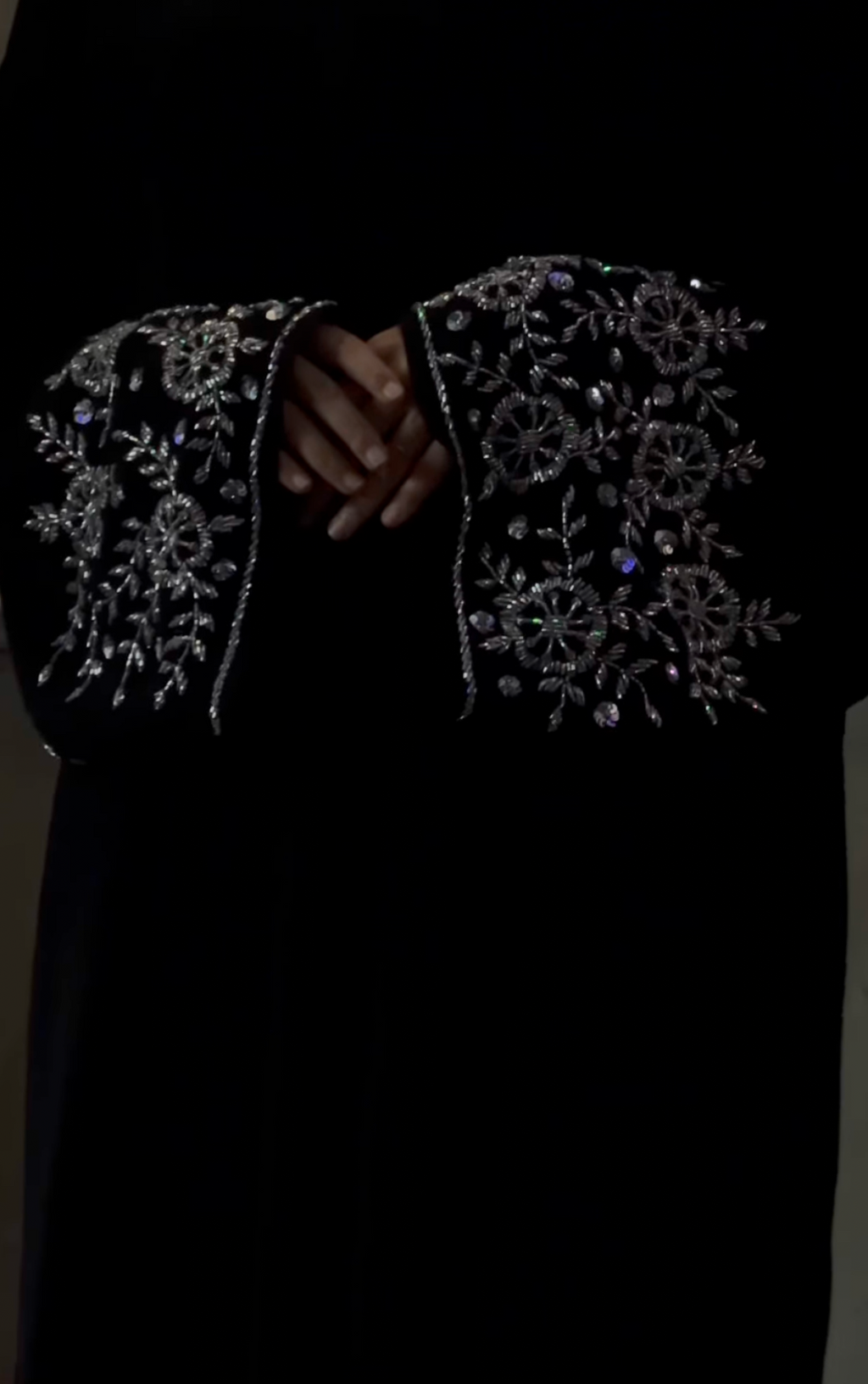 BLACK SANA FLOWER SLEEVE ABAYA-MH023