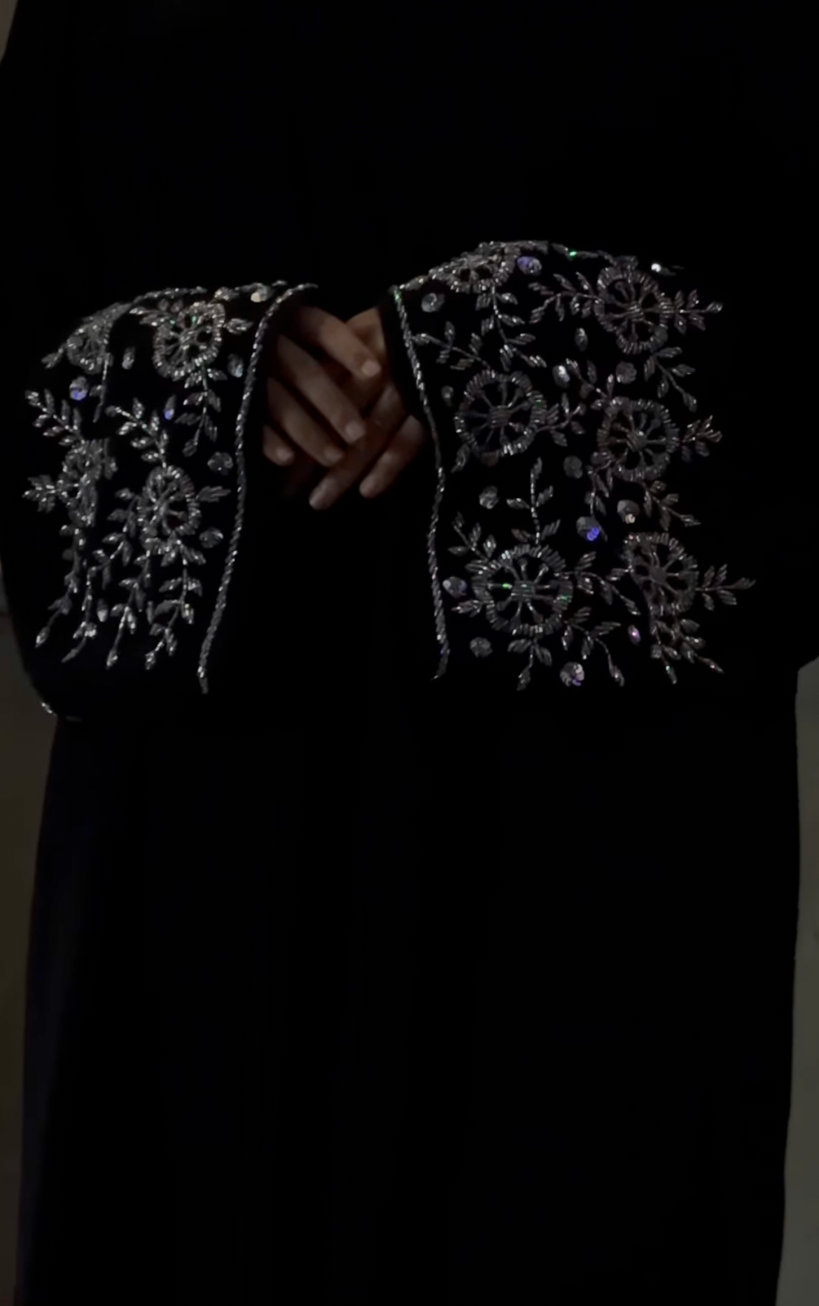 BLACK SANA FLOWER SLEEVE ABAYA-MH023